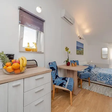 Apartman Romantic Oasis -mediterranean Style Studio Zadar