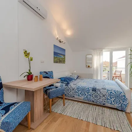 Romantic Oasis -mediterranean Style Studio Apartman Zadar